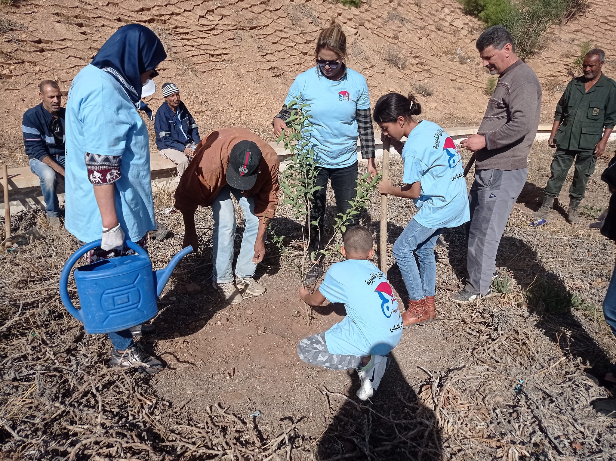 جمعية الفرج الخيرية بمكتبها الولائي و مكتب بلدية بوخنفيس ينظمان حملة نظافة وتشجير بالتنسيق مع محافظة الغابات لولاية سيدي بلعباس